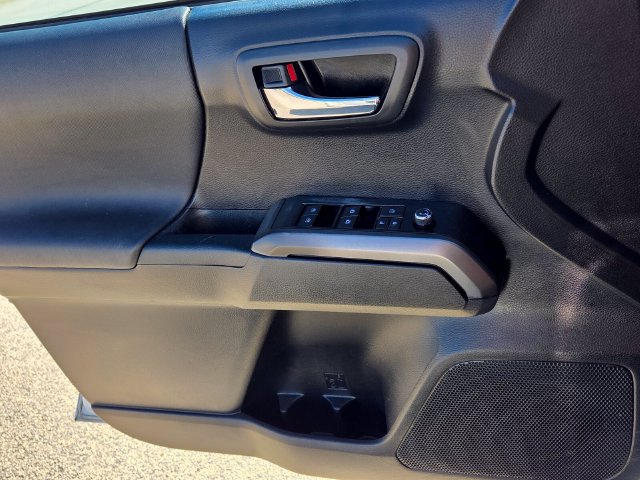 Used 2018 Toyota Tacoma TRD Sport w/ Technology Package RWD image 29