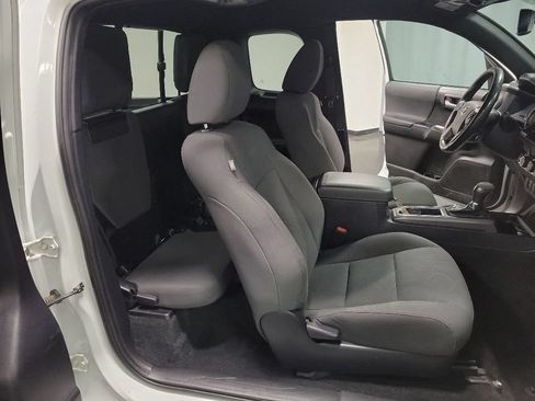 Used 2019 Toyota Tacoma TRD Off-Road w/ Technology Package AWD/4WD image 23