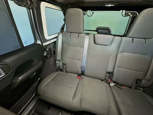 Used 2019 Jeep Wrangler Unlimited Sahara AWD/4WD image 12