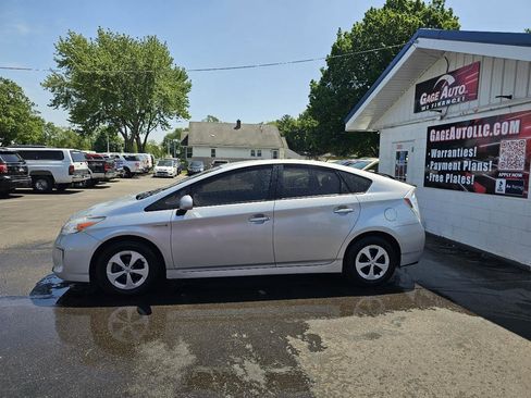 Used 2012 Toyota Prius Two w/ Preferred Accessory Pkg FWD image 6