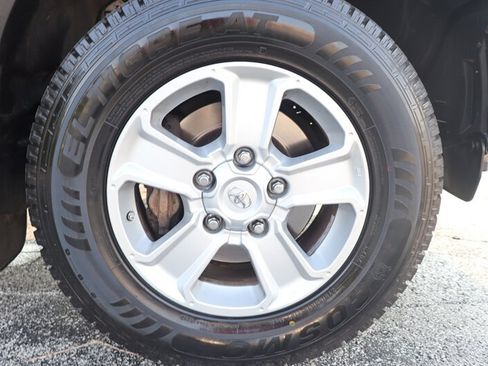 Used 2016 Toyota Tundra SR5 w/ SR5 Upgrade Package AWD/4WD image 33