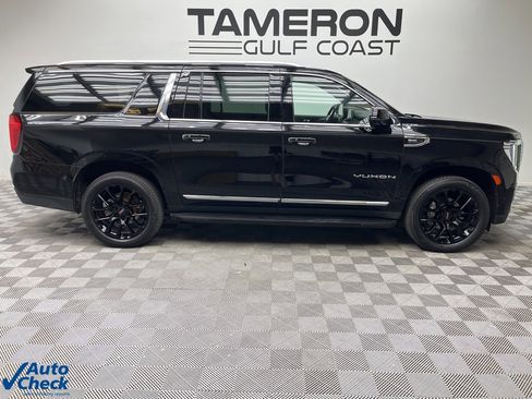 Used 2023 GMC Yukon XL SLT w/ SLT Premium Package image 4