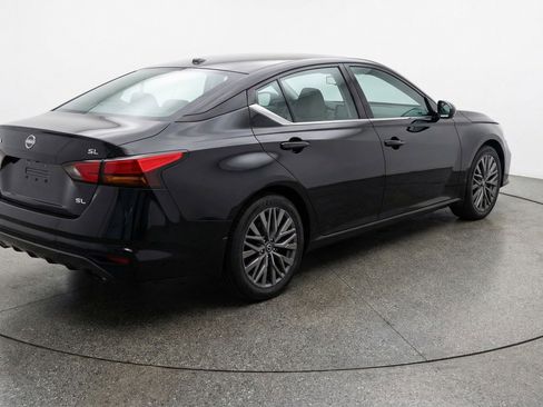 Used 2025 Nissan Altima 2.5 SV FWD image 9