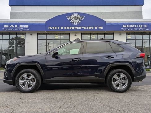 Used 2022 Toyota RAV4 XLE w/ Convenience Package AWD/4WD image 1