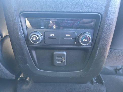 Used 2023 Buick Enclave Essence AWD/4WD image 31