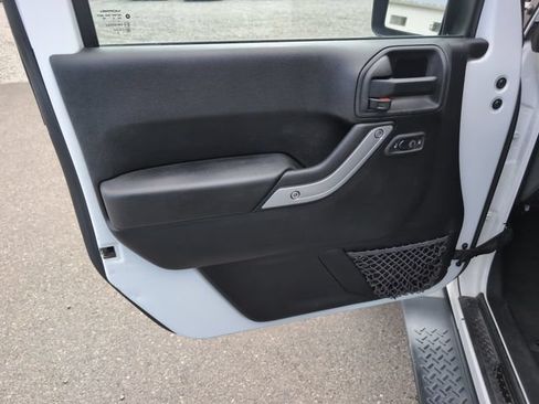 Used 2014 Jeep Wrangler Unlimited Sahara w/ Max Tow Package AWD/4WD image 17
