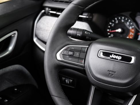 Used 2023 Jeep Compass Latitude AWD/4WD image 26
