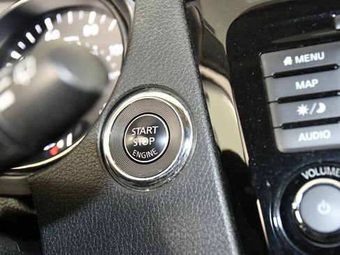 Used 2018 Nissan Rogue SV w/ Premium Package image 25