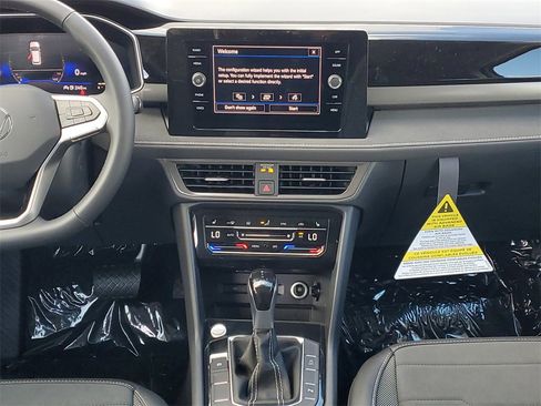 New 2026 Volkswagen Taos SE image 16