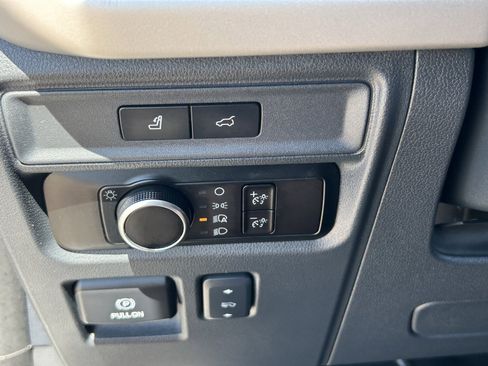 Used 2024 Ford Expedition XLT RWD image 32