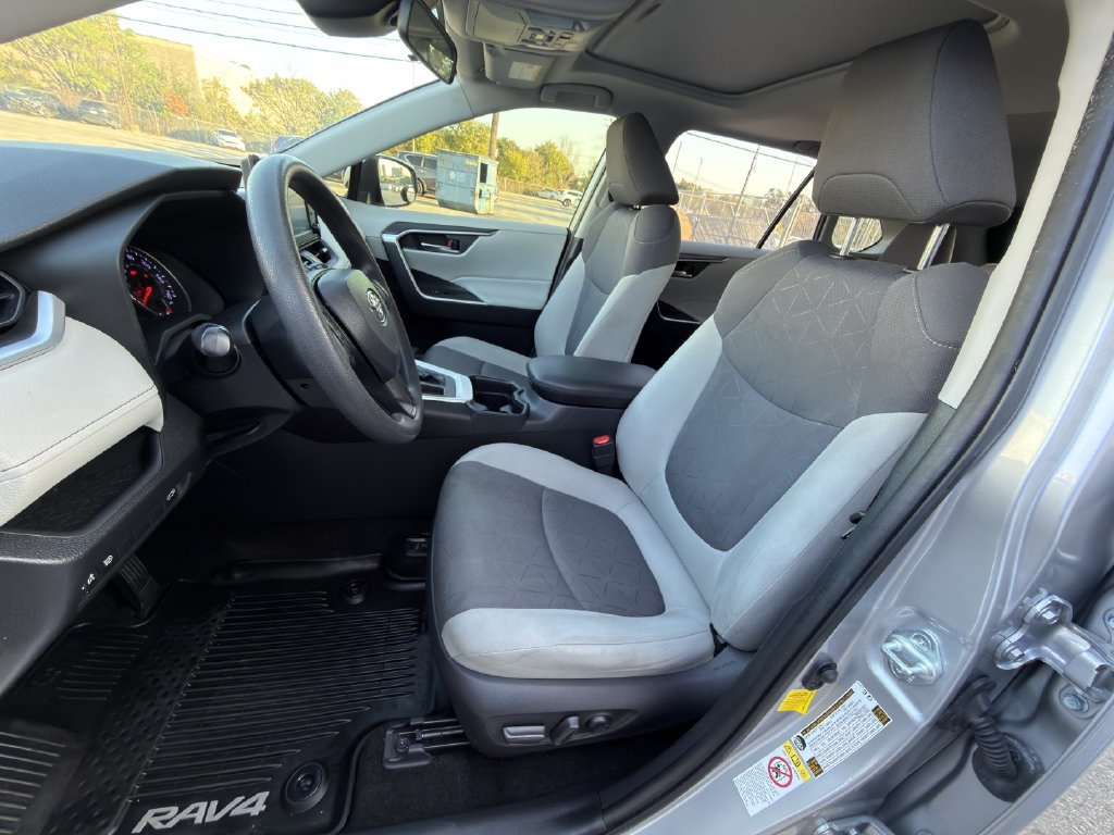 Used 2019 Toyota RAV4 XLE w/ Convenience Package FWD image 24