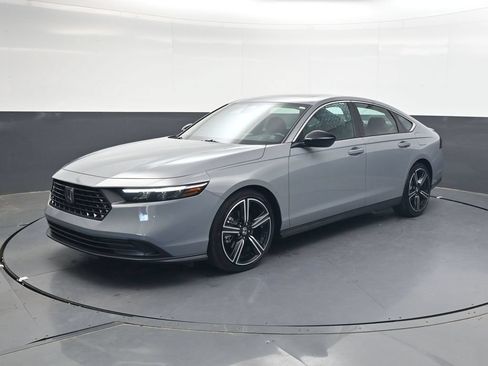 Used 2025 Honda Accord Sport image 8