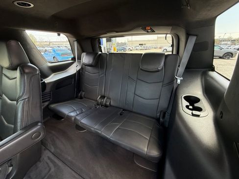 Used 2020 Cadillac Escalade Platinum AWD/4WD image 38