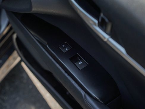 Used 2019 Toyota Camry XLE FWD image 23