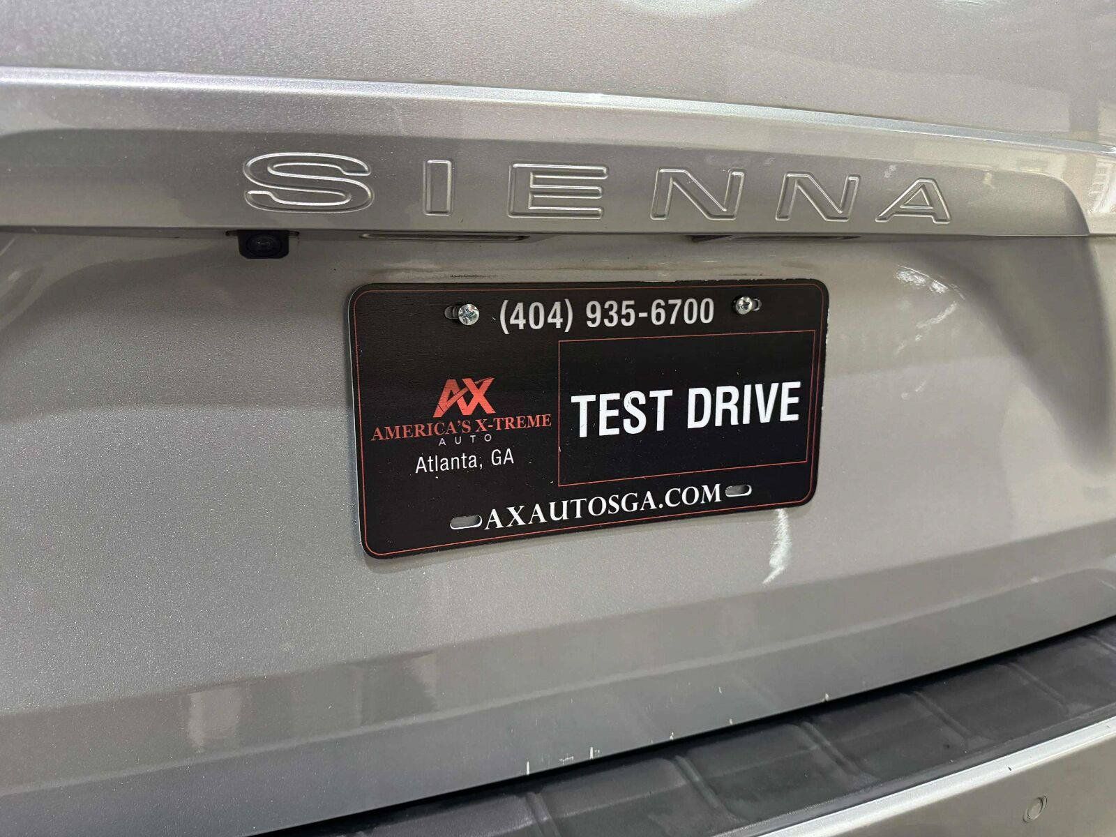 Used 2020 Toyota Sienna XLE Premium FWD image 18
