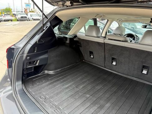 Used 2018 Subaru Outback 2.5i Limited AWD/4WD image 36