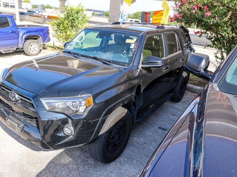 Used 2021 Toyota 4Runner SR5 AWD/4WD image 3