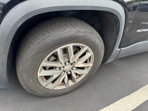 Used 2018 GMC Acadia SLE w/ Driver Alert Package I FWD image 4