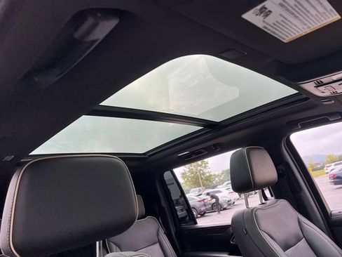 Used 2021 Chevrolet Suburban Premier w/ Premium Package AWD/4WD image 38