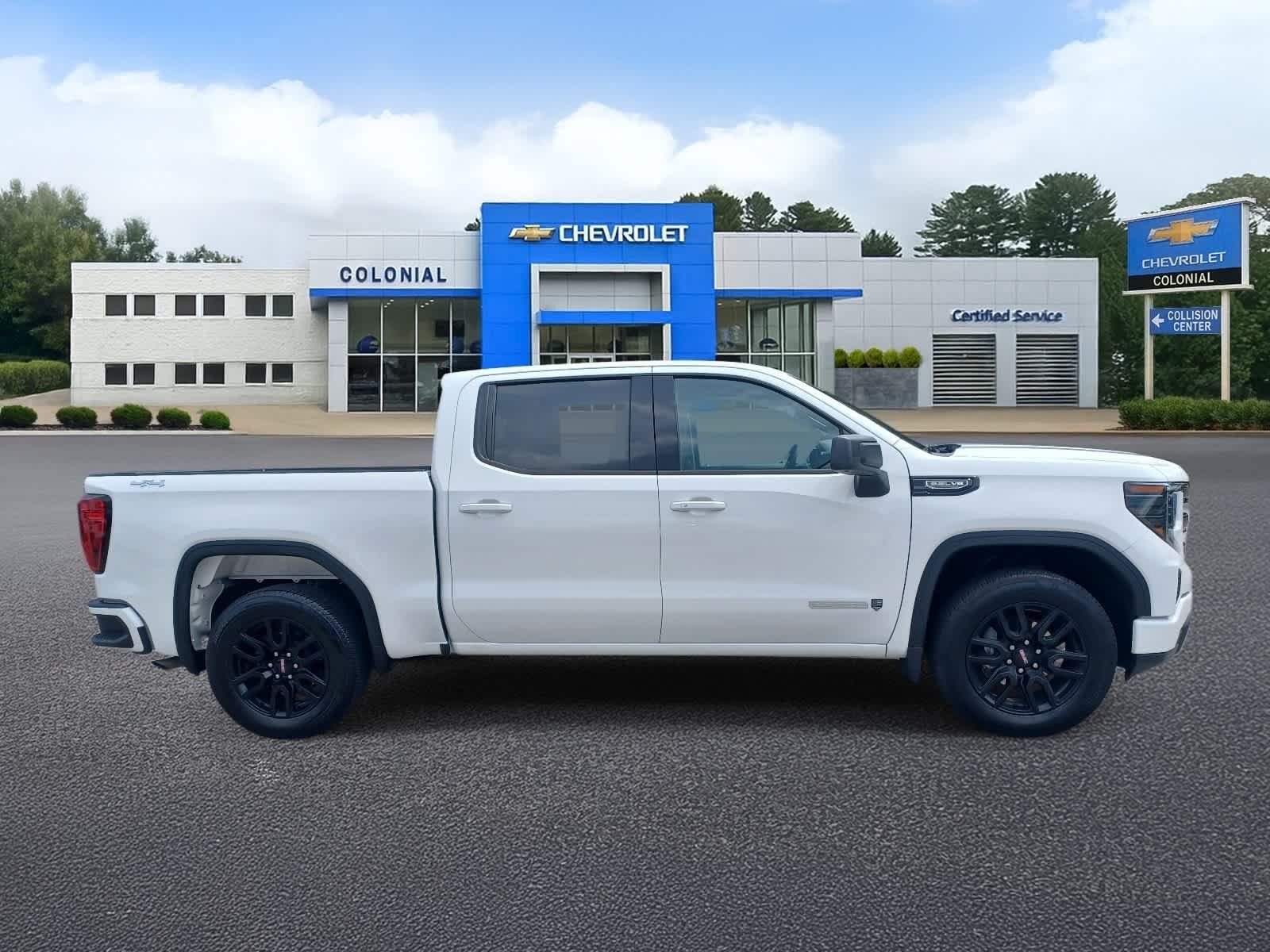 Used 2024 GMC Sierra 1500 Elevation w/ Max Trailering Package AWD/4WD image 3