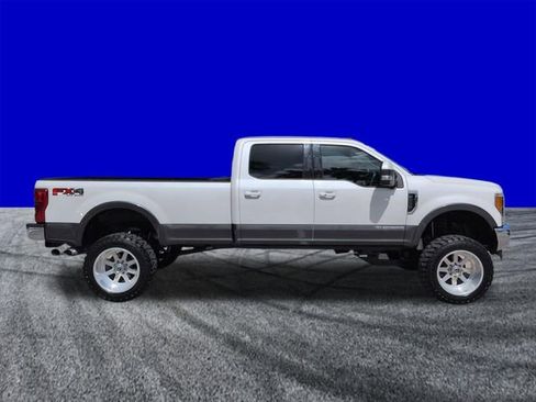 Used 2019 Ford F250 Lariat w/ Lariat Ultimate Package image 3
