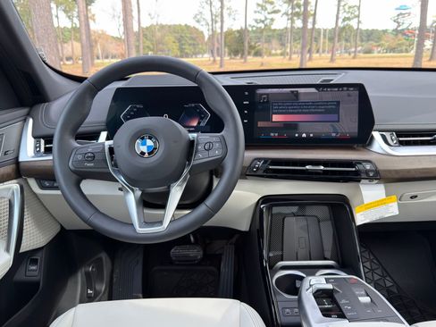 New 2026 BMW X1 xDrive28i w/ Technology Package image 3