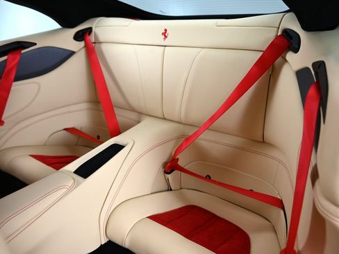 Used 2023 Ferrari Portofino M RWD image 12