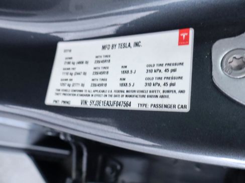 Used 2018 Tesla Model 3 Mid Range RWD image 39