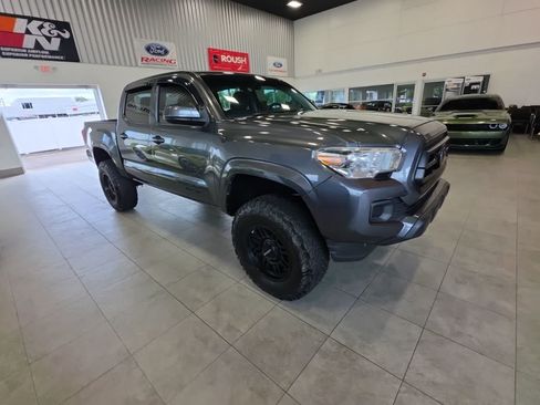 Used 2020 Toyota Tacoma SR AWD/4WD image 6