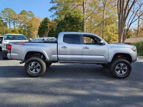 Used 2017 Toyota Tacoma TRD Sport image 14