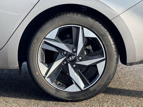 Used 2023 Hyundai Elantra SEL w/ Convenience Package image 11