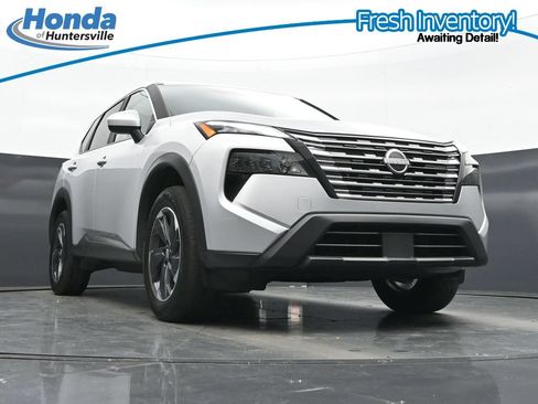 Used 2025 Nissan Rogue SV FWD image 26