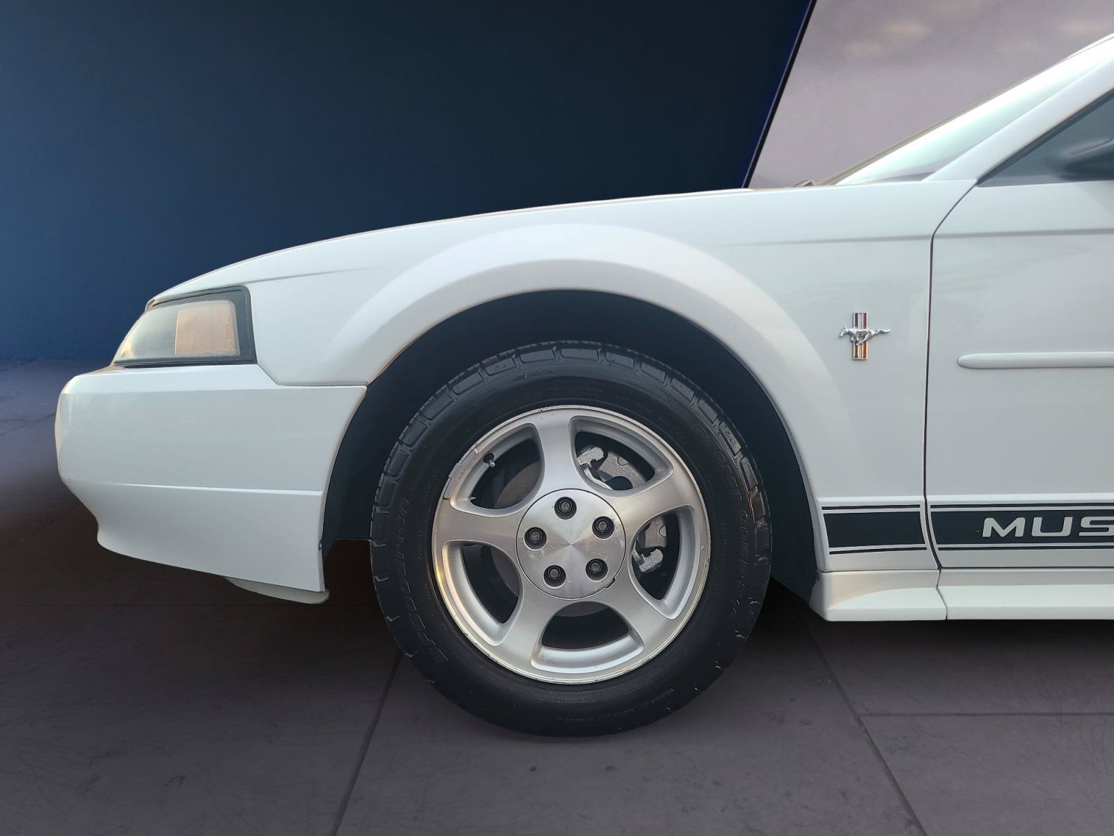 Used 2002 Ford Mustang Convertible RWD image 9