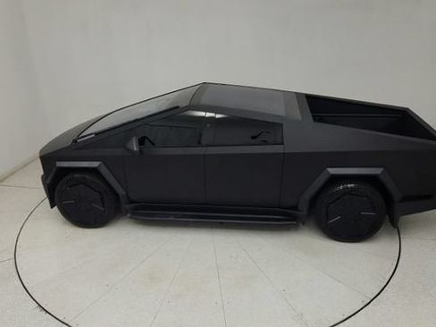 Used 2024 Tesla Cybertruck AWD Crew Cab image 24