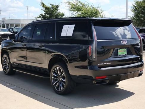 Used 2024 Cadillac Escalade ESV Sport AWD/4WD image 4