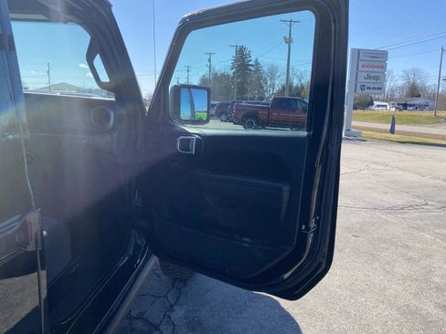 Used 2022 Jeep Gladiator Willys image 26