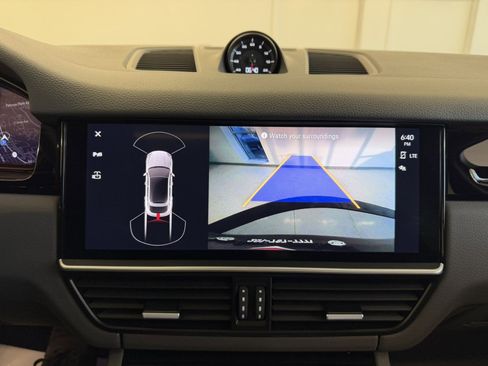 Used 2023 Porsche Cayenne Platinum Edition image 20