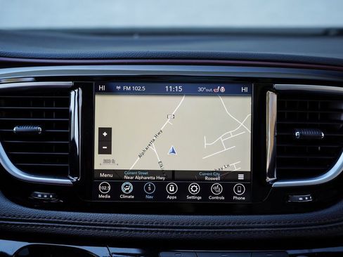 Used 2020 Chrysler Pacifica Limited image 32