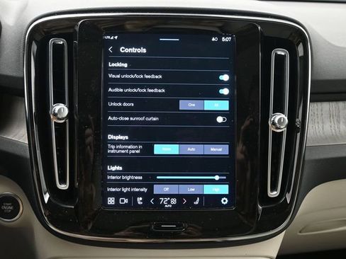 Used 2023 Volvo XC40 B4 Plus w/ Driver Assist Package image 17