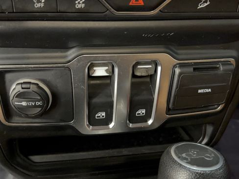 Used 2020 Jeep Wrangler Sport AWD/4WD image 15