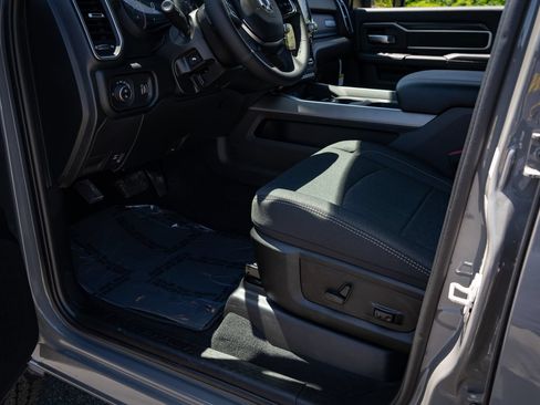 New 2026 RAM 2500 Big Horn AWD/4WD image 17