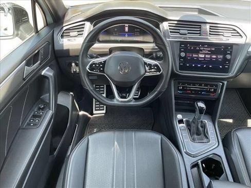 Used 2023 Volkswagen Tiguan SE R-Line FWD image 3