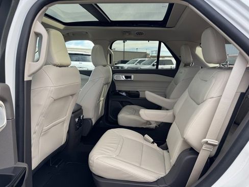 Used 2023 Ford Explorer Platinum w/ Technology Package image 31
