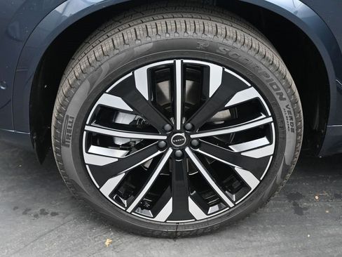 New 2026 Volvo XC90 B6 Plus w/ Protection Package Premier image 9