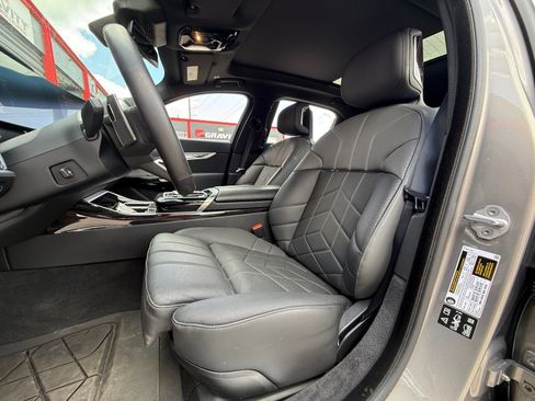 Used 2025 BMW 760i xDrive w/ Executive Package AWD/4WD image 14