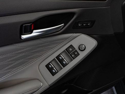 Used 2021 Toyota Avalon Limited w/ Advanced Safety Package FWD image 25