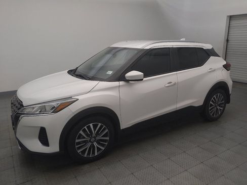 Used 2021 Nissan Kicks SV FWD image 2