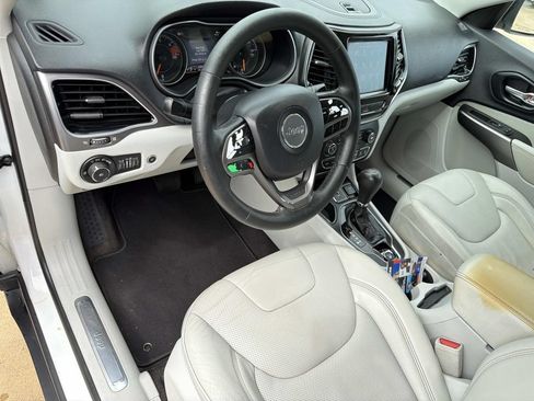 Used 2019 Jeep Cherokee Limited FWD image 20