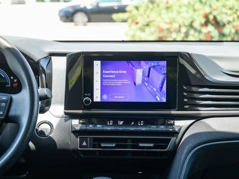 Used 2025 Toyota Camry LE w/ Convenience Package FWD image 13
