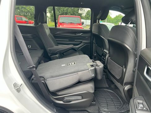 Used 2025 Jeep Grand Cherokee L Laredo RWD image 15